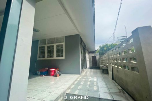 หมู่บ้านมานิต้า 4 ซอยวิภาวดี 32 บ้านเดี่ยวสุดยอดทำเลที่อาจหาที่ไหนไม่ได้แล้ว เดินทาง 3 นาทีถึงเซ็นทรัลลาดพร้าว จะซื้ออยู่เองก็ดี หรือจะซื้อไปลงทุนก็คุ้ม ด้วยทำเลที่รายล้อมไปด้วยความสะดวกสบาย เดินทางง่ายเข้าออกได้หลายเส้นทาง