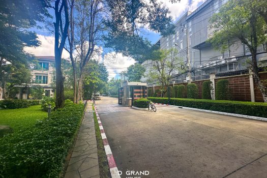 𝑩𝒂𝒏𝒈𝒌𝒐𝒌 𝑩𝒐𝒖𝒍𝒆𝒗𝒂𝒓𝒅 รามอินทรา กม. 2 บ้านเดี่ยว 3 ชั้น สไตล์โมเดิร์น