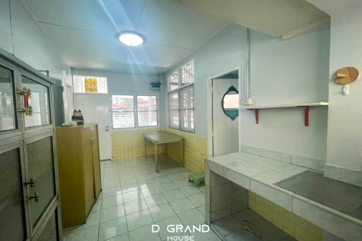 หมู่บ้านมานิต้า 4 ซอยวิภาวดี 32 บ้านเดี่ยวสุดยอดทำเลที่อาจหาที่ไหนไม่ได้แล้ว เดินทาง 3 นาทีถึงเซ็นทรัลลาดพร้าว จะซื้ออยู่เองก็ดี หรือจะซื้อไปลงทุนก็คุ้ม ด้วยทำเลที่รายล้อมไปด้วยความสะดวกสบาย เดินทางง่ายเข้าออกได้หลายเส้นทาง