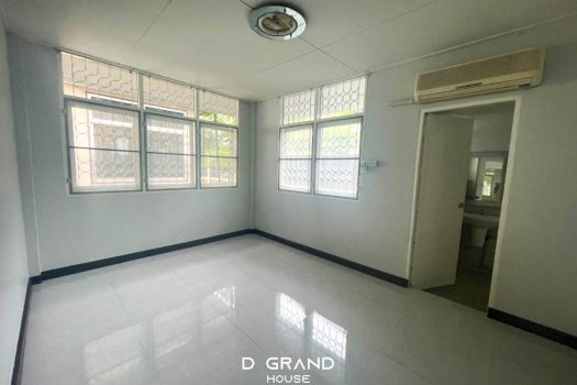 หมู่บ้านมานิต้า 4 ซอยวิภาวดี 32 บ้านเดี่ยวสุดยอดทำเลที่อาจหาที่ไหนไม่ได้แล้ว เดินทาง 3 นาทีถึงเซ็นทรัลลาดพร้าว จะซื้ออยู่เองก็ดี หรือจะซื้อไปลงทุนก็คุ้ม ด้วยทำเลที่รายล้อมไปด้วยความสะดวกสบาย เดินทางง่ายเข้าออกได้หลายเส้นทาง