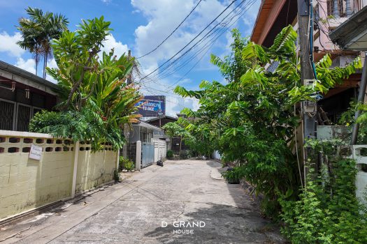 หมู่บ้านมานิต้า 4 ซอยวิภาวดี 32 บ้านเดี่ยวสุดยอดทำเลที่อาจหาที่ไหนไม่ได้แล้ว เดินทาง 3 นาทีถึงเซ็นทรัลลาดพร้าว จะซื้ออยู่เองก็ดี หรือจะซื้อไปลงทุนก็คุ้ม ด้วยทำเลที่รายล้อมไปด้วยความสะดวกสบาย เดินทางง่ายเข้าออกได้หลายเส้นทาง