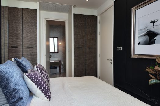 For Sale/ Rent : 𝗞𝗛𝗨𝗡 𝗯𝘆 𝗬𝗢𝗢 𝗧𝗵𝗼𝗻𝗴𝗹𝗼𝗿 49 Sq.M. Luxury condo iun the heart of BKK near BTS Thong Lor