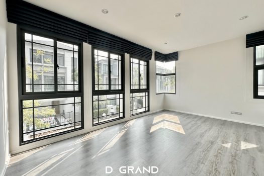 บ้านแฝด 3 ชั้น The Sonne ศรีนครินทร์ บางนา ความคุ้มค่าจัดเต็ม! 8 ห้องนอน พื้นที่ใช้สอยเกือบ 500 ตารางเมตร