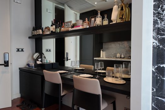 For Sale/ Rent : 𝗞𝗛𝗨𝗡 𝗯𝘆 𝗬𝗢𝗢 𝗧𝗵𝗼𝗻𝗴𝗹𝗼𝗿 49 Sq.M. Luxury condo iun the heart of BKK near BTS Thong Lor