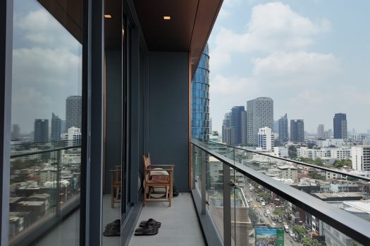 For Sale/ Rent : 𝗞𝗛𝗨𝗡 𝗯𝘆 𝗬𝗢𝗢 𝗧𝗵𝗼𝗻𝗴𝗹𝗼𝗿 49 Sq.M. Luxury condo iun the heart of BKK near BTS Thong Lor