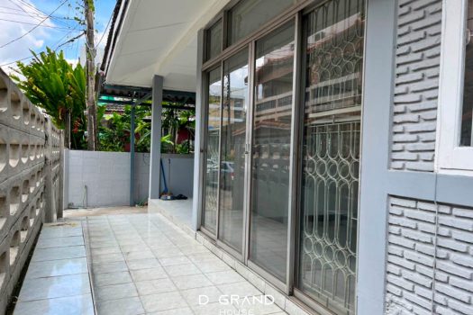 หมู่บ้านมานิต้า 4 ซอยวิภาวดี 32 บ้านเดี่ยวสุดยอดทำเลที่อาจหาที่ไหนไม่ได้แล้ว เดินทาง 3 นาทีถึงเซ็นทรัลลาดพร้าว จะซื้ออยู่เองก็ดี หรือจะซื้อไปลงทุนก็คุ้ม ด้วยทำเลที่รายล้อมไปด้วยความสะดวกสบาย เดินทางง่ายเข้าออกได้หลายเส้นทาง