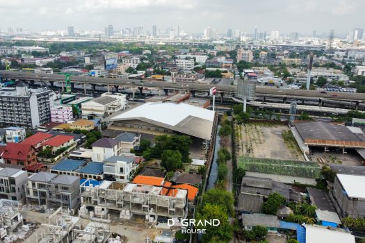 หมู่บ้านมานิต้า 4 ซอยวิภาวดี 32 บ้านเดี่ยวสุดยอดทำเลที่อาจหาที่ไหนไม่ได้แล้ว เดินทาง 3 นาทีถึงเซ็นทรัลลาดพร้าว จะซื้ออยู่เองก็ดี หรือจะซื้อไปลงทุนก็คุ้ม ด้วยทำเลที่รายล้อมไปด้วยความสะดวกสบาย เดินทางง่ายเข้าออกได้หลายเส้นทาง