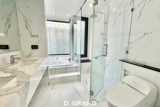 บ้านแฝด 3 ชั้น The Sonne ศรีนครินทร์ บางนา ความคุ้มค่าจัดเต็ม! 8 ห้องนอน พื้นที่ใช้สอยเกือบ 500 ตารางเมตร