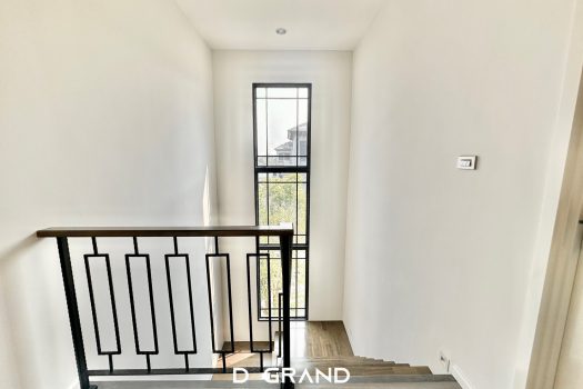 บ้านแฝด 3 ชั้น The Sonne ศรีนครินทร์ บางนา ความคุ้มค่าจัดเต็ม! 8 ห้องนอน พื้นที่ใช้สอยเกือบ 500 ตารางเมตร