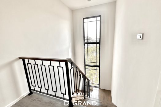 บ้านแฝด 3 ชั้น The Sonne ศรีนครินทร์ บางนา ความคุ้มค่าจัดเต็ม! 8 ห้องนอน พื้นที่ใช้สอยเกือบ 500 ตารางเมตร