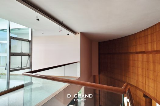 บ้านหรูในสนามกอล์ฟ วิวทะเลสาบ ทำเลดี ฮวงจุ้ยรับทรัพย์ พื้นที่ใช้สอยจัดเต็ม 1,000 ตร.ม.