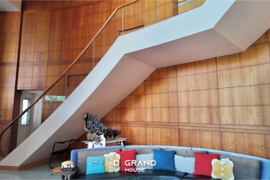 บ้านหรูในสนามกอล์ฟ วิวทะเลสาบ ทำเลดี ฮวงจุ้ยรับทรัพย์ พื้นที่ใช้สอยจัดเต็ม 1,000 ตร.ม.