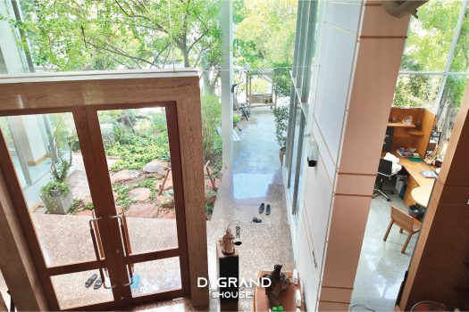 บ้านหรูในสนามกอล์ฟ วิวทะเลสาบ ทำเลดี ฮวงจุ้ยรับทรัพย์ พื้นที่ใช้สอยจัดเต็ม 1,000 ตร.ม.