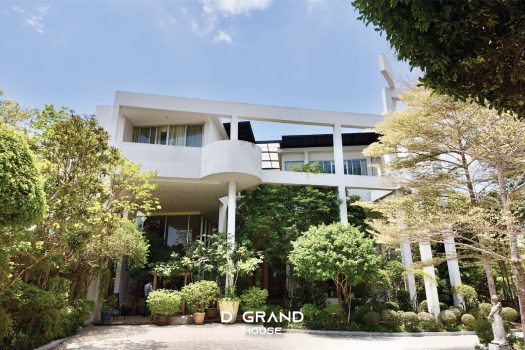 บ้านหรูในสนามกอล์ฟ วิวทะเลสาบ ทำเลดี ฮวงจุ้ยรับทรัพย์ พื้นที่ใช้สอยจัดเต็ม 1,000 ตร.ม.