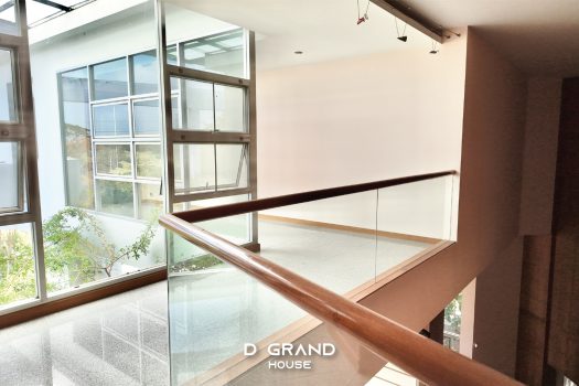 บ้านหรูในสนามกอล์ฟ วิวทะเลสาบ ทำเลดี ฮวงจุ้ยรับทรัพย์ พื้นที่ใช้สอยจัดเต็ม 1,000 ตร.ม.