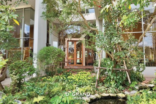 บ้านหรูในสนามกอล์ฟ วิวทะเลสาบ ทำเลดี ฮวงจุ้ยรับทรัพย์ พื้นที่ใช้สอยจัดเต็ม 1,000 ตร.ม.