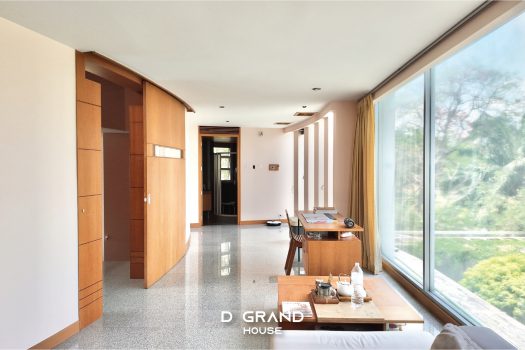 บ้านหรูในสนามกอล์ฟ วิวทะเลสาบ ทำเลดี ฮวงจุ้ยรับทรัพย์ พื้นที่ใช้สอยจัดเต็ม 1,000 ตร.ม.