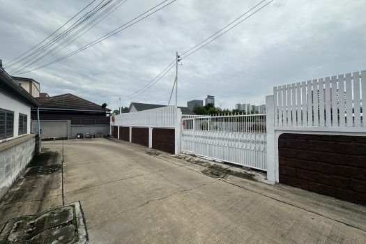 ขายที่ดินนนทบุรี ซอย เรวดี 𝟰𝟮 ขนาด 𝟭𝟵𝟵.𝟵 ตร.วา ถมแล้ว สร้างสิ่งปลูกสร้างได้ทันที