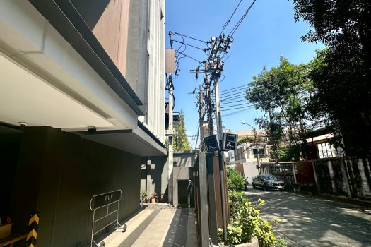 คอนโด คาล์ม เพนท์เฮ้าส์ 𝗣𝗲𝗻𝘁𝗵𝗼𝘂𝘀𝗲 ให้ฟีลเหมือนอยู่บ้าน ทำเลใจกลางเมืองใกล้ทองหล่อ ในราคาถูกกว่าเกินครึ่ง