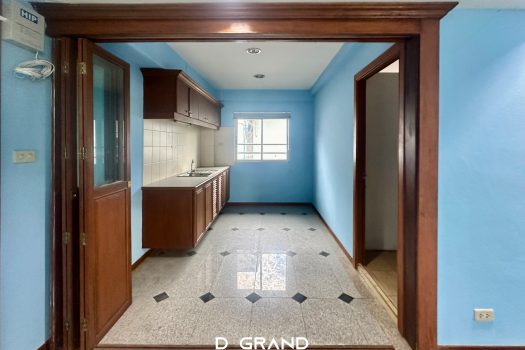 Office ทำเลเยี่ยม ซอย รัชดาภิเษก 28 อยู่ติดถนนใหญ่ ห่าง MRT เพียง 100 เมตร