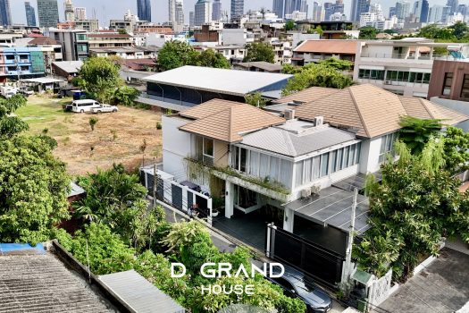 ปรับลดด่วน บ้านหรูซอยสุขุมวิท 𝟰𝟵 ทำเลดีมาก ราคาเพียง 𝟴𝟵 ล้านบาท.