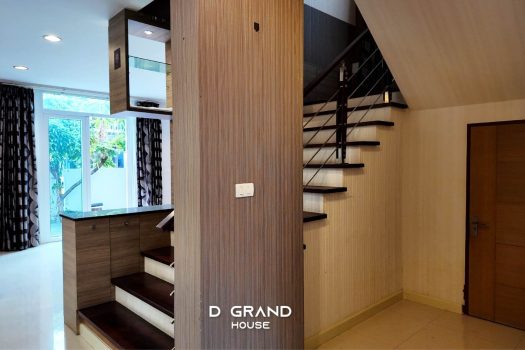 บ้านหรูหลังมุม 2ชั้น ทำเล ลาดพร้าว ซอย 1 ปรับราคาลงเพิ่มเกือบล้าน !!!