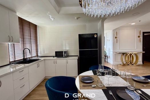 Newly Renovated fully-furnished 2-Bedroom with Stunning Views Near BTS Nana