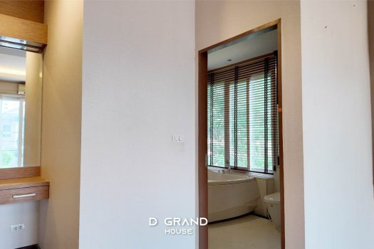 บ้านหรูหลังมุม 2ชั้น ทำเล ลาดพร้าว ซอย 1 ปรับราคาลงเพิ่มเกือบล้าน !!!