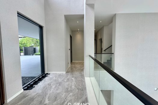 𝗟𝗮𝗸𝗲 𝗟𝗲𝗴𝗲𝗻𝗱 บางนา สุวรรณภูมิ บ้านหรูริมทะเลสาบ พร้อมสระว่ายน้ำ แปลงสุดท้าย ถ้าไม่อยากพลาดราคาสุดพิเศษเฉพาะ D Grand House