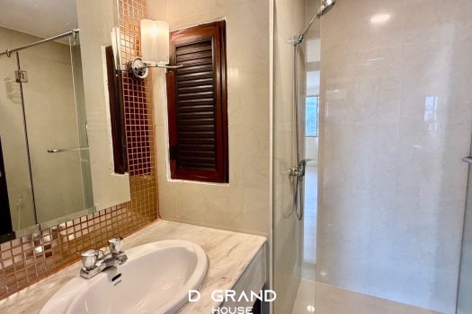 Newly Renovated fully-furnished 2-Bedroom with Stunning Views Near BTS Nana