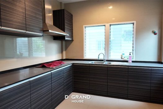 บ้านหรูหลังมุม 2ชั้น ทำเล ลาดพร้าว ซอย 1 ปรับราคาลงเพิ่มเกือบล้าน !!!