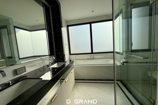 𝗛𝗢𝗧 𝗣𝗥𝗜𝗖𝗘: 𝗖𝗜𝗡𝗤 𝗥𝗢𝗬𝗔𝗟 𝗞𝗿𝘂𝗻𝗴𝘁𝗵𝗲𝗽 𝗞𝗿𝗲𝗲𝘁𝗵𝗮 บ้านหรูบนทำเลสุดฮิต!