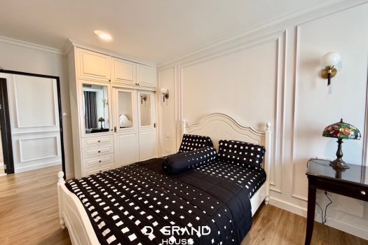 Newly Renovated fully-furnished 2-Bedroom with Stunning Views Near BTS Nana