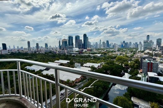 Newly Renovated fully-furnished 2-Bedroom with Stunning Views Near BTS Nana