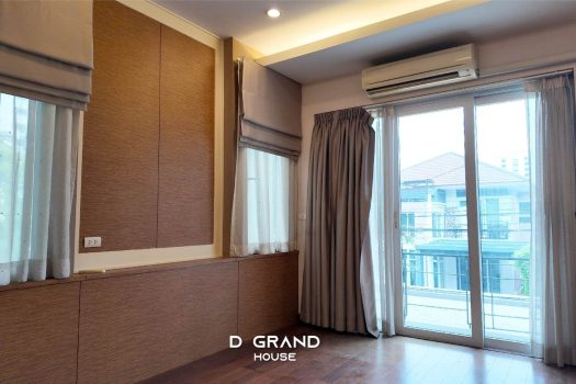 บ้านหรูหลังมุม 2ชั้น ทำเล ลาดพร้าว ซอย 1 ปรับราคาลงเพิ่มเกือบล้าน !!!