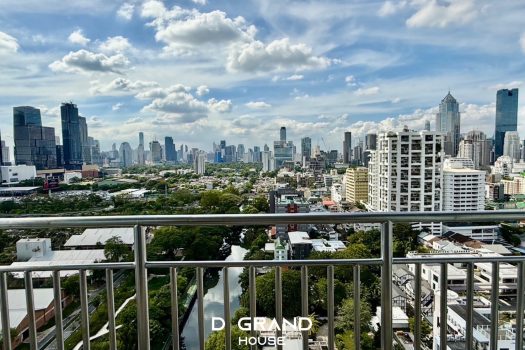 Newly Renovated fully-furnished 2-Bedroom with Stunning Views Near BTS Nana