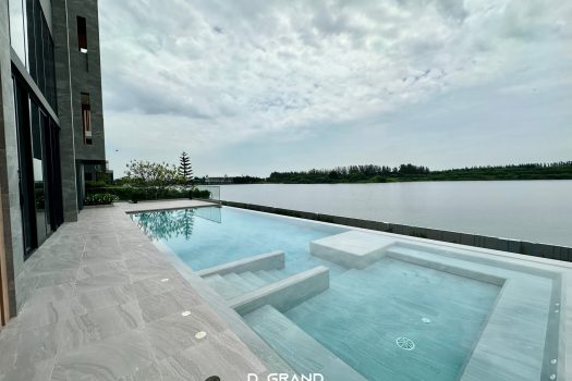 𝗟𝗮𝗸𝗲 𝗟𝗲𝗴𝗲𝗻𝗱 บางนา สุวรรณภูมิ บ้านหรูริมทะเลสาบ พร้อมสระว่ายน้ำ แปลงสุดท้าย ถ้าไม่อยากพลาดราคาสุดพิเศษเฉพาะ D Grand House