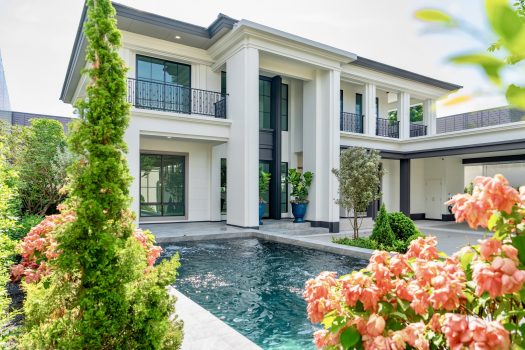 บ้านเดี่ยวพร้อมสระว่ายน้ำ สุด Exclusive แปลงเดียวใจกลางพระราม 9 ที่สุดแห่งทำเล และเป็นส่วนตัวเพียง 1 ยูนิต