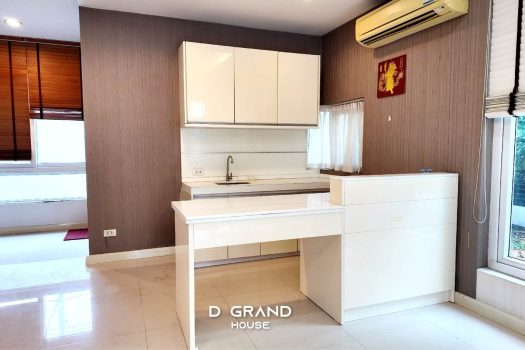 บ้านหรูหลังมุม 2ชั้น ทำเล ลาดพร้าว ซอย 1 ปรับราคาลงเพิ่มเกือบล้าน !!!