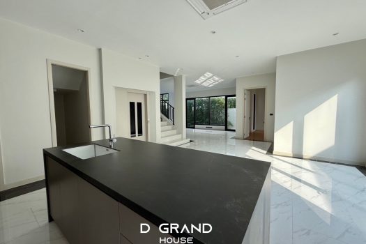 𝗛𝗢𝗧 𝗣𝗥𝗜𝗖𝗘: 𝗖𝗜𝗡𝗤 𝗥𝗢𝗬𝗔𝗟 𝗞𝗿𝘂𝗻𝗴𝘁𝗵𝗲𝗽 𝗞𝗿𝗲𝗲𝘁𝗵𝗮 บ้านหรูบนทำเลสุดฮิต!