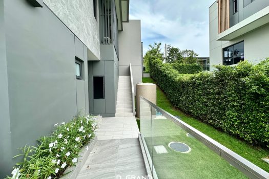 𝗟𝗮𝗸𝗲 𝗟𝗲𝗴𝗲𝗻𝗱 บางนา สุวรรณภูมิ บ้านหรูริมทะเลสาบ พร้อมสระว่ายน้ำ แปลงสุดท้าย ถ้าไม่อยากพลาดราคาสุดพิเศษเฉพาะ D Grand House