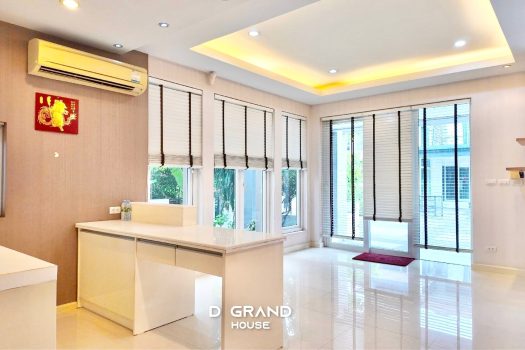 บ้านหรูหลังมุม 2ชั้น ทำเล ลาดพร้าว ซอย 1 ปรับราคาลงเพิ่มเกือบล้าน !!!