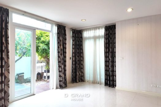 บ้านหรูหลังมุม 2ชั้น ทำเล ลาดพร้าว ซอย 1 ปรับราคาลงเพิ่มเกือบล้าน !!!