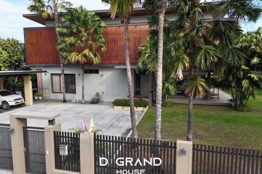 ขายบ้านหรู 2 ชั้น สไตล์ Modern Tropical ในหมู่บ้านปัญญาอินทรา