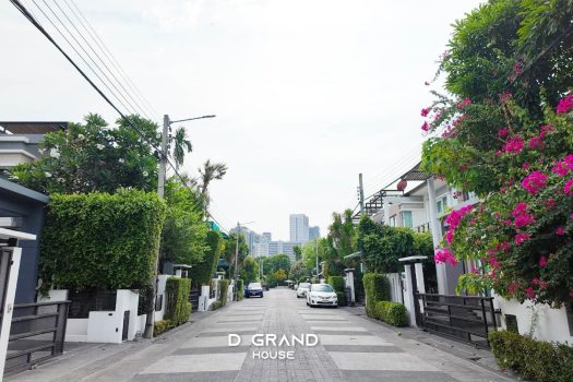 บ้านหรูหลังมุม 2ชั้น ทำเล ลาดพร้าว ซอย 1 ปรับราคาลงเพิ่มเกือบล้าน !!!