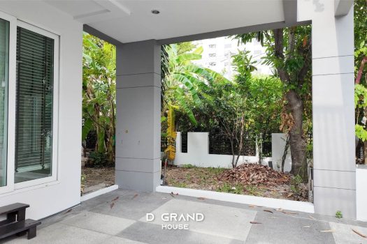 บ้านหรูหลังมุม 2ชั้น ทำเล ลาดพร้าว ซอย 1 ปรับราคาลงเพิ่มเกือบล้าน !!!