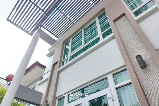 บ้านหรูหลังมุม 2ชั้น ทำเล ลาดพร้าว ซอย 1 ปรับราคาลงเพิ่มเกือบล้าน !!!