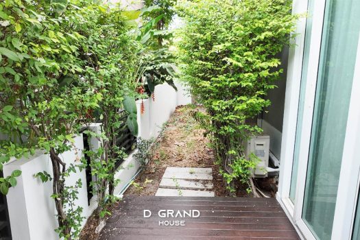 บ้านหรูหลังมุม 2ชั้น ทำเล ลาดพร้าว ซอย 1 ปรับราคาลงเพิ่มเกือบล้าน !!!