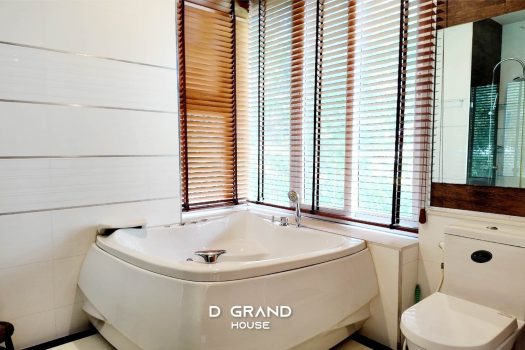 บ้านหรูหลังมุม 2ชั้น ทำเล ลาดพร้าว ซอย 1 ปรับราคาลงเพิ่มเกือบล้าน !!!