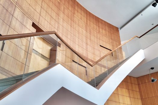 บ้านหรูในสนามกอล์ฟ วิวทะเลสาบ ทำเลดี ฮวงจุ้ยรับทรัพย์ พื้นที่ใช้สอยจัดเต็ม 1,000 ตร.ม. คุ้มเกินไปไหม!